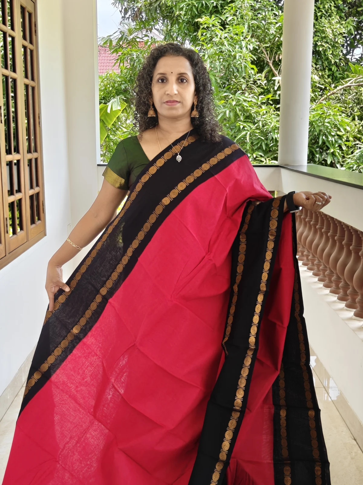 Arak Red Sungudi Cotton Saree with Black Rudrasham Gap Border 